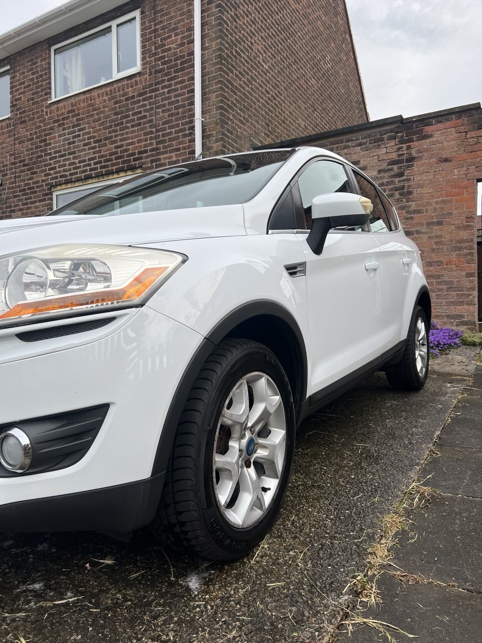 Kev’s white Ford Kuga after professional mobile valeting by Kaizen Cars Detailing